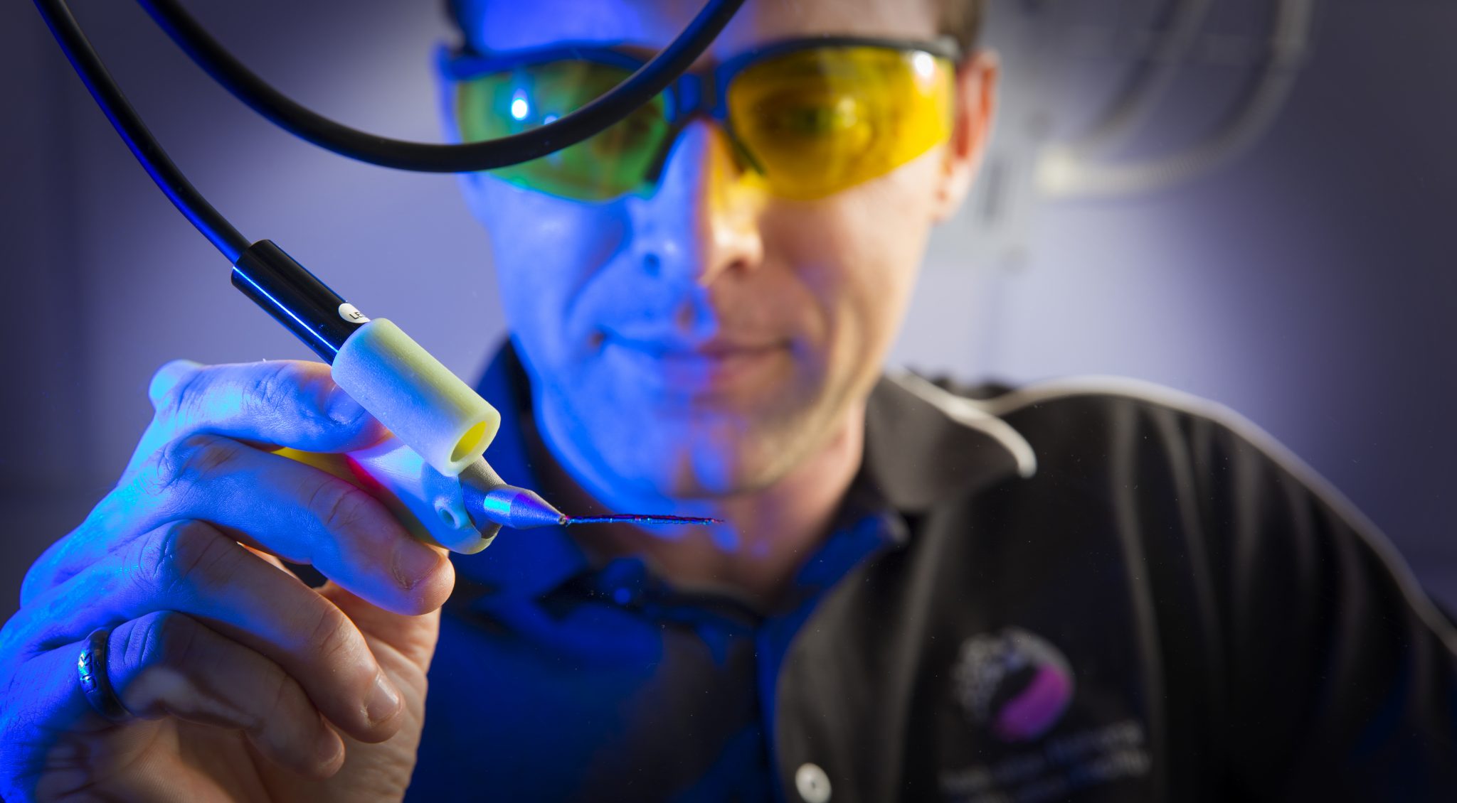 The BioPen, developed by researchers from the UOW-headquartered Australian Research Council Centre of Excellence for Electromaterials Science (ACES), will give surgeons greater control over where the materials are deposited while also reducing the time the patient is in surgery by delivering live cells and growth factors directly to the site of injury, accelerating the regeneration of functional bone and cartilage. Photo shows Dr. Stephen Beirne of the Australian National Fabrication Facility with the bio pen.