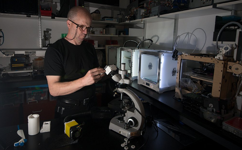 Professor Reynaud developing the Naiad 3D bioprinter. Photo via UCD.